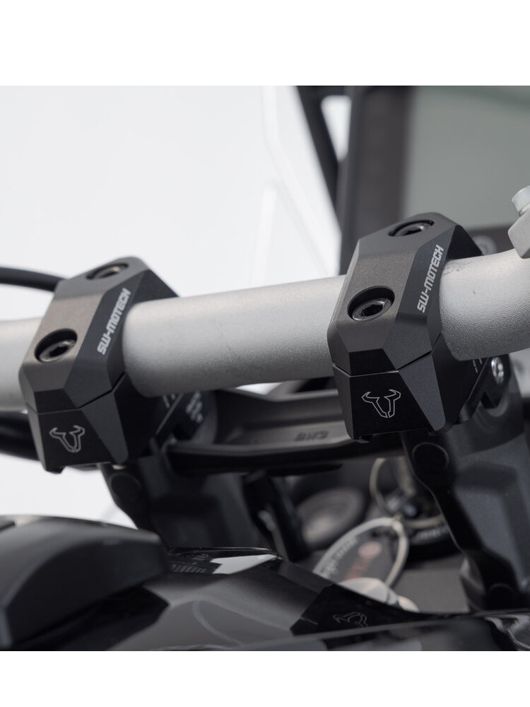 Zestaw podwyższający kierownicę o średnicy 28 SW-MOTECH czarny