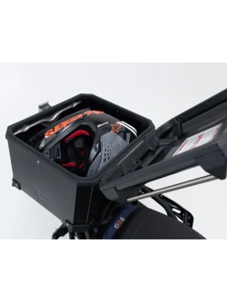 Zestaw: kufer centralny czarny TRAX ADV + stelaż Adventure-rack SW-Motech CF Moto 700 MT (24-)/ 800 MT (21-25) [poj.: 38l]