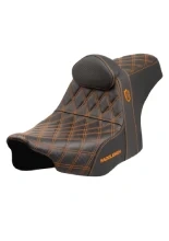 Kanapa motocyklowa dla kierowcy i pasażera z podparciem lędźwiowym Saddlemen SDC Performance Pro Series Gripper Harley Davidson Road Glide/ Street Glide (wybrane modele) (23-) czarno-pomarańczowa