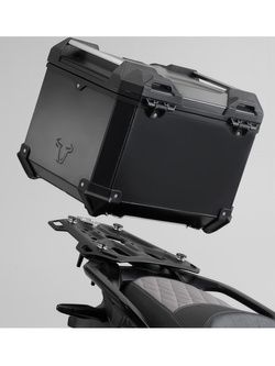 Zestaw: kufer centralny czarny TRAX ADV + stelaż STREET-RACK SW-Motech do Kawasaki Z650 RS (21-) [pojemność: 38 l]