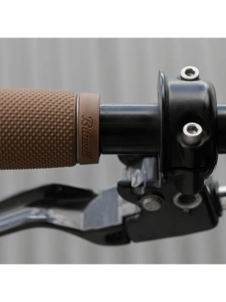 Manetki motocyklowe Biltwell Recoil TPV do kierownic o średnicy 25.4 [mm] brązowe
