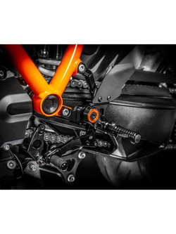 Zestaw regulowanych podnóżków z dźwigniami GILLES MUE2-KT01 KTM Super Duke 1290 R (20-23) czarno-czerwone