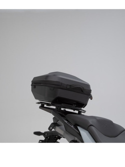 Zestaw: kufer centralny plastikowy Urban ABS + stelaż SW-MOTECH BMW S 1000 XR (19-)/ F 900 XR (20-) [pojemność 16-29 L ]