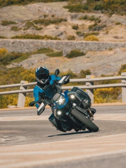 Kask adventure Nexx X.Lifecountry Westbound niebiesko-biało-czerwony matowy