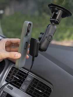 Adapter do uchwytu z przegubem kulowym Peak Design Mobile z bezprzewodową ładowarką czarny