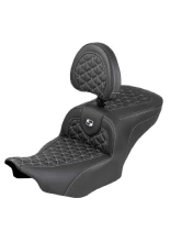 Kanapa motocyklowa dla kierowcy i pasażera z oparciem Saddlemen Roadsofa Tri-Gripper Extended Reach Harley Davidson Road Glide/ Street Glide (wybrane modele) (23-) czarno-srebrna