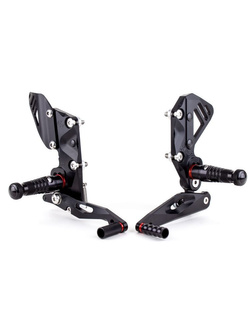 Zestaw regulowanych podnóżków z dźwigniami GILLES FXR-T01-B Triumph Speed Triple 1050/ R/ S/ RS (wybrane roczniki) czarny