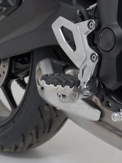 Podnóżki EVO SW-MOTECH Triumph Tiger 660 Sport (22-), Yamaha Tracer 7/ GT (21-) srebrne