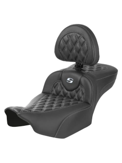 Kanapa motocyklowa dla kierowcy i pasażera z oparciem Saddlemen Roadsofa CF LS Extended Reach Harley Davidson Road Glide/ Street Glide (wybrane modele) (23-) czarno-srebrna