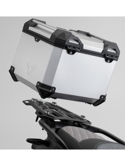 Zestaw: kufer centralny czarny TRAX ADV + stelaż Adventure-rack SW-Motech Husqvarna Norden 901 / Expedition, KTM 890 SMT (23-), 890 Adventure/ R (21-), 790 Adventure/R (19-), Adventure 1050 (15-) / 1090 / 1090R (17-) /1190/1190R/1290/S/R [pojemność: 38 L]