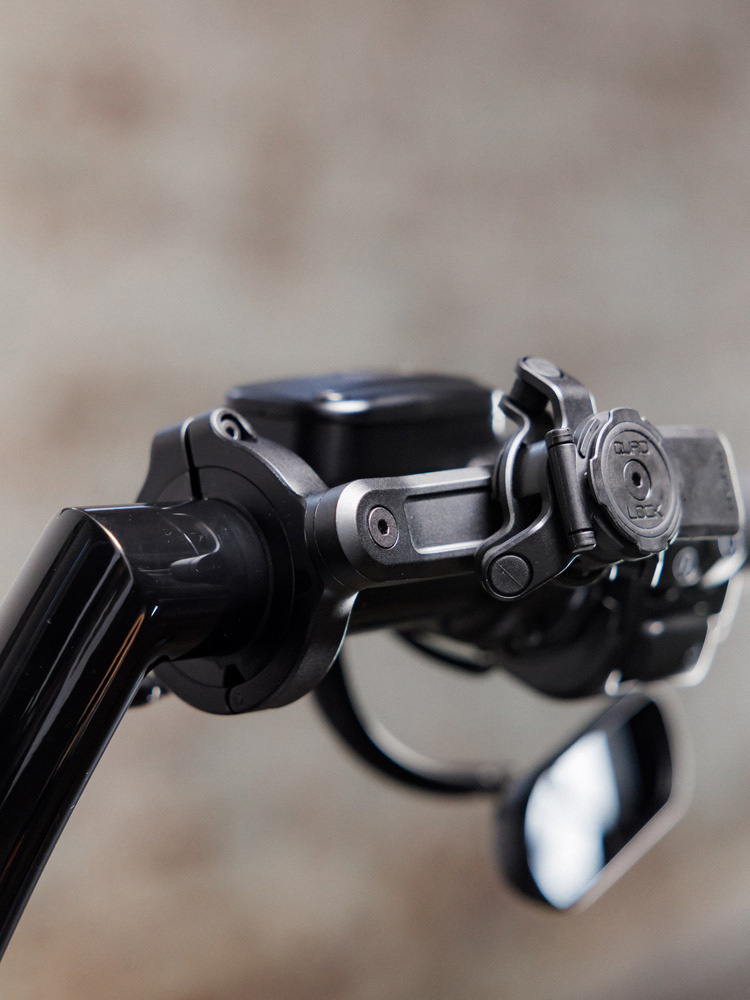 Uchwyt montowany na kierownicy motocykla Quad Lock PRO duży czarny