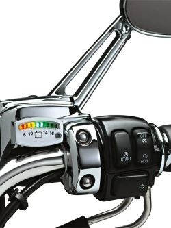 Miernik akumulatora z diodami LED Kuryakyn srebrny