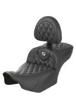 Kanapa motocyklowa dla kierowcy i pasażera z oparciem Saddlemen Roadsofa CF LS Extended Reach Harley Davidson Road Glide/ Street Glide (wybrane modele) (23-) czarno-srebrna