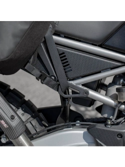 Mocowanie toreb w miejscu tylnych podnóżków Kriega Os-Footrest Eliminator Aprilia Tuareg 660