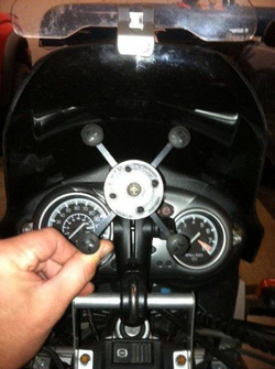 Uchwyt X-Grip RAM montowany do ramy kierownicy