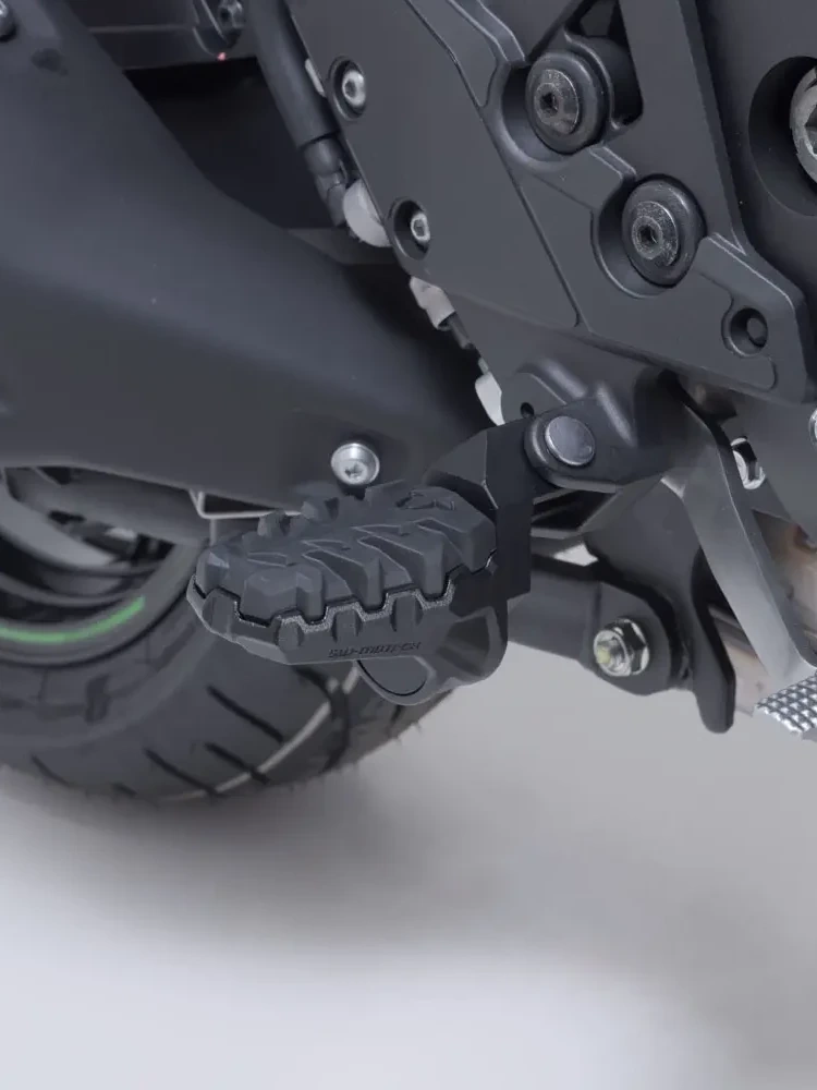 Podnóżki motocyklowe EVO SW-Motech Kawasaki Versys 1100/ SE (25-) czarne