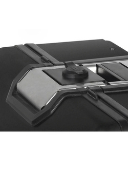 Kufer centralny aluminiowy Shad Terra TR48 + duża plastikowa płyta montażowa [pojemność: 48 l] czarny