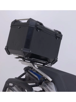 Zestaw: kufer centralny czarny TRAX ADV + stelaż Adventure-rack SW-Motech Voge 625 DSX (24-)/ 900 DSX (23-) [poj.: 38l]