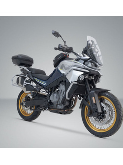 Zestaw: kufer centralny plastikowy Urban ABS + stelaż SW-MOTECH do CFMoto 800MT CF800-5 (21-) [pojemność 16-29 L]
