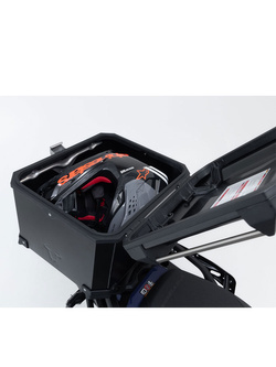 Zestaw: kufer centralny czarny TRAX ADV + stelaż Adventure-rack SW-Motech Kawasaki KLR 650 / S (22-) [pojemność: 38 L]