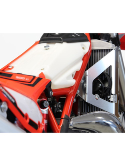Wzmocnienie chłodnicy AXP Racing do Beta 250 Xtrainer, 300 Xtrainer (23-25) czerwone