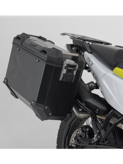 Zestaw: kufry boczne TRAX ADV + stelaże PRO 45/37 L Sw-Motech Husqvarna Norden 901 HQV N (21-), Norden 901 Expedition (23-) (pojemność 37 i 45 L) czarne