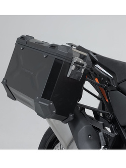Zestaw: kufry boczne TRAX ADV + stelaże PRO 45/37 L Sw-Motech KTM 1290 Super Adventure R / S (21-)/ 1390 R/ S/ Evo (24-) (pojemność 37 i 45 L) czarne