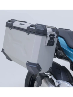 Zestaw: kufry boczne + stelaże PRO TRAX ADV SW-Motech BMW F 900 R/ XR (24-) srebrne [poj.: 2 x 37l]
