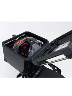 Zestaw: kufer centralny czarny TRAX ADV + stelaż Adventure-rack SW-Motech Voge 625 DSX (24-)/ 900 DSX (23-) [poj.: 38l]