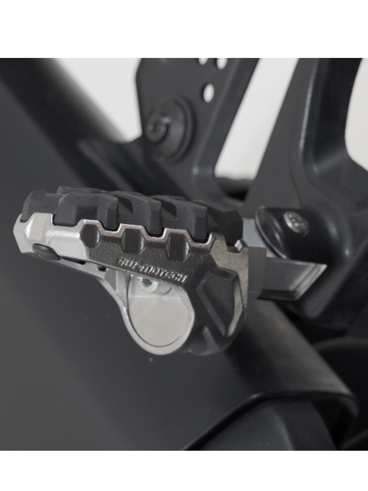 Podnóżki pasażera EVO SW-MOTECH do Harley-Davidson Pan America (RA1250) RA1 (21-)/ ST (24-)/ BMW R1300 GS (23-)