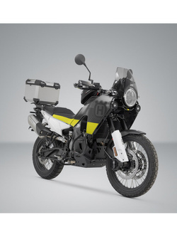 Zestaw: kufer centralny czarny TRAX ADV + stelaż Adventure-rack SW-Motech Husqvarna Norden 901 / Expedition, KTM 890 SMT (23-), 890 Adventure/ R (21-), 790 Adventure/R (19-), Adventure 1050 (15-) / 1090 / 1090R (17-) /1190/1190R/1290/S/R [pojemność: 38 L]
