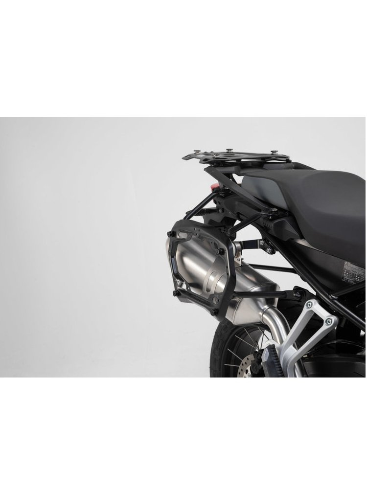 Zestaw: kufry boczne + kufer centralny + stelaże TRAX ADV SW-MOTECH do motocykla BMW F 700 GS/ F 800 GS (16-21) czarne