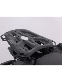 Zestaw: kufer centralny czarny TRAX ADV + stelaż Adventure-rack SW-Motech Husqvarna Norden 901 / Expedition, KTM 890 SMT (23-), 890 Adventure/ R (21-), 790 Adventure/R (19-), Adventure 1050 (15-) / 1090 / 1090R (17-) /1190/1190R/1290/S/R [pojemność: 38 L]