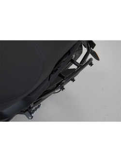 Zestaw: kufer boczny plastikowy URBAN ABS + stelaż SLC SW-MOTECH Indian FTR 1200 (18-25)/ Rally (19-25) [poj.: 16,5l; na lewą stronę]