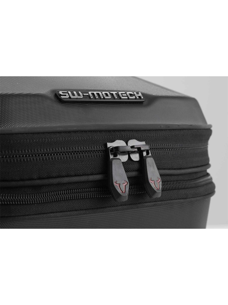 Zestaw: kufer centralny plastikowy Urban ABS + stelaż Street-Rack SW-MOTECH Suzuki DL 650 V-Strom / XT (16-) (pojemność 16-29 L)