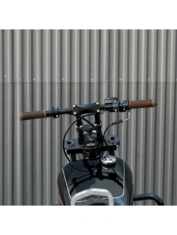 Manetki motocyklowe Biltwell Kung Fu TPV do kierownic o średnicy 25.4 [mm] brązowe