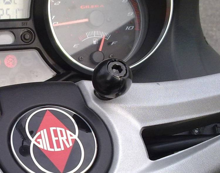 Głowica montażowa RAM® do kierownicy motocykla ze śrubami M8