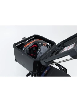 Zestaw: kufer centralny czarny TRAX ADV + stelaż Adventure-rack SW-Motech Kawasaki KLE 500/ SE (26-) [poj.: 38l]