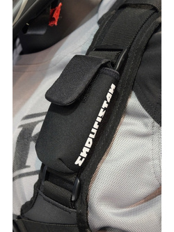Saszetka Enduristan Energy Pack mocowana do szelek plecaka motocyklowego, czarna