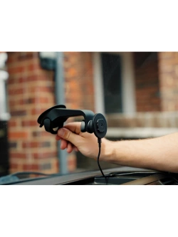 Zestaw do samochodu: etui MAG na telefon iPhone 17 Air (magnetyczne) oraz mocowanie Quad Lock