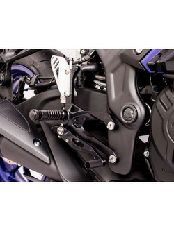 Zestaw regulowanych podnóżków z dźwigniami GILLES FXR-Y05-CUP Yamaha YZF-R3 (15-)/ MotoGP Edition (20) czarny