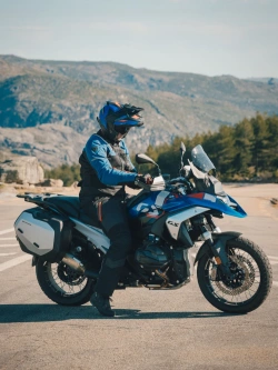 Kask adventure Nexx X.Lifecountry Terra szaro-czarno-czerwony matowy