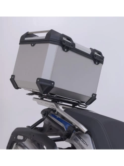 Zestaw: kufer centralny srebrny TRAX ADV + stelaż Adventure-rack SW-Motech Voge 625 DSX (24-)/ 900 DSX (23-) [poj.: 38l]