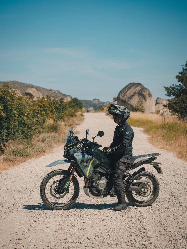 Kask adventure Nexx X.Lifecountry Terra czarno-szaro-żółty matowy