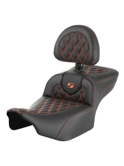 Kanapa motocyklowa dla kierowcy i pasażera z oparciem Saddlemen Roadsofa LS Extended Reach Harley Davidson Road Glide/ Street Glide (wybrane modele) (23-) czarno-pomarańczowa