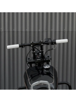 Manetki motocyklowe Biltwell Troker TPV do kierownic o średnicy 22 [mm] białe