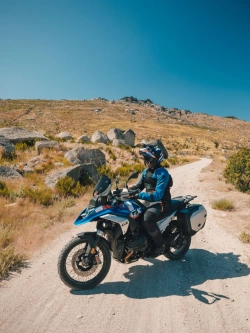 Kask adventure Nexx X.Lifecountry Westbound niebiesko-biało-czerwony matowy