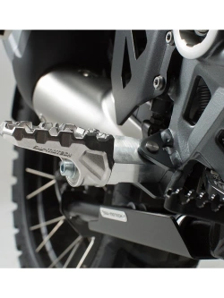 Podnóżki motocyklowe EVO SW-Motech CF Moto 800 MT-X (24-)/ 1000 MT-X (25-) srebrne