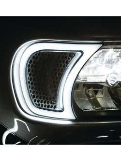 Lampy przednie LED z kratką wentylacyjną Kuryakyn Tracer Harley Davidson (wybrane modele)