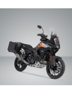 Zestaw: kufry boczne TRAX ADV + stelaże PRO 45/37 L Sw-Motech KTM 1290 Super Adventure R / S (21-)/ 1390 R/ S/ Evo (24-) (pojemność 37 i 45 L) czarne